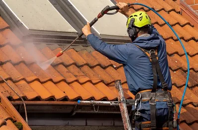 Démoussage et hydrofuge de toiture à Scye