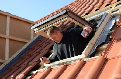 Pose de fenêtres de toit Velux à Scye